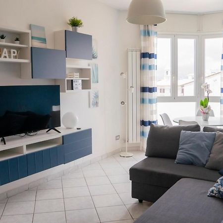 Ad Un Passo Dal Molo Con 2 Biciclette Incluse Apartment Виареджо Екстериор снимка